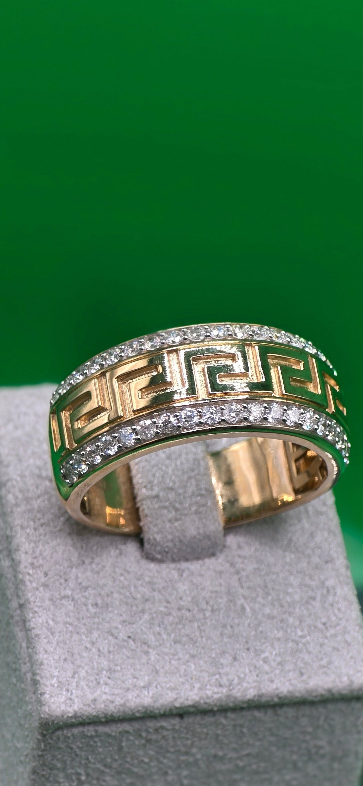 Men's 10K Yellow Gold Natural Diamond Wedding Band | 0.625 CTW