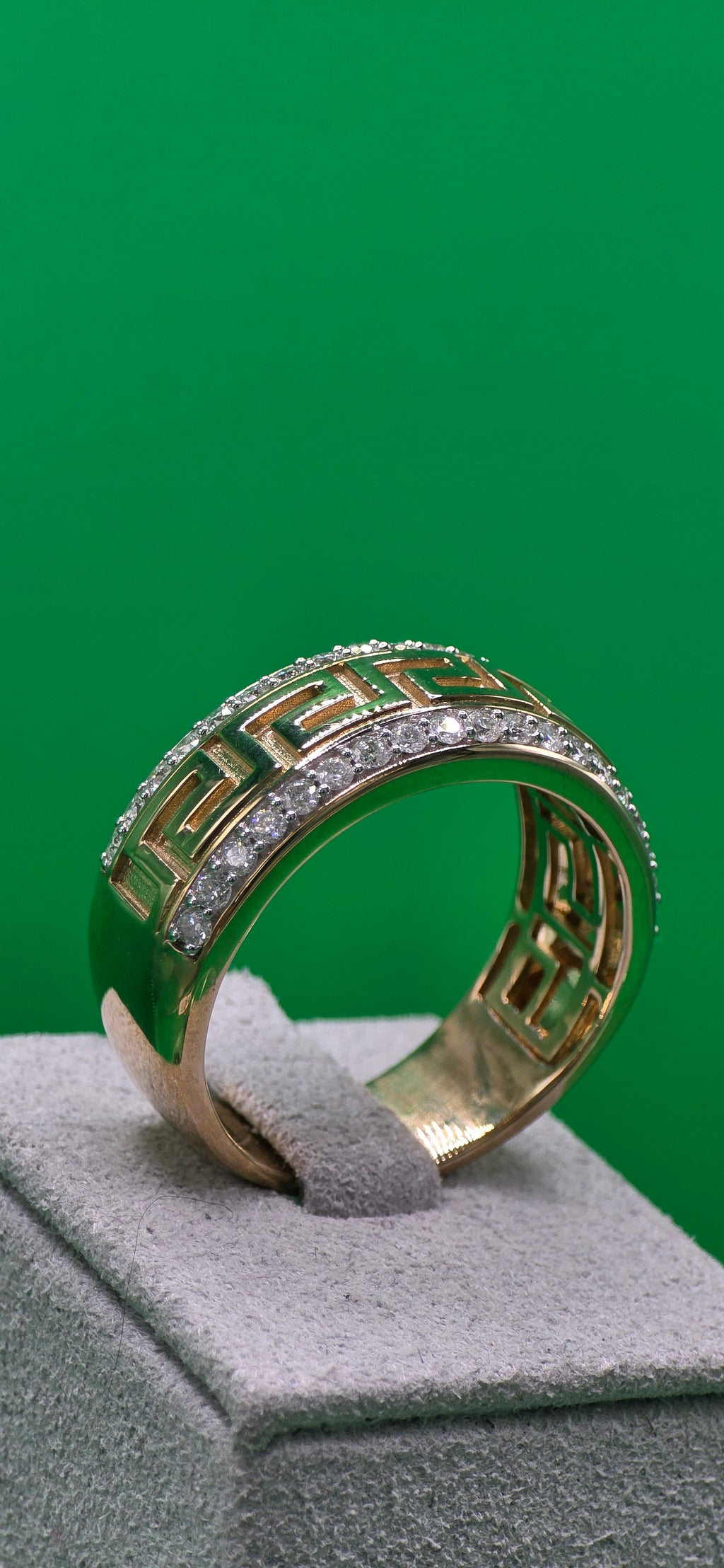 Men's 10K Yellow Gold Natural Diamond Wedding Band | 0.625 CTW