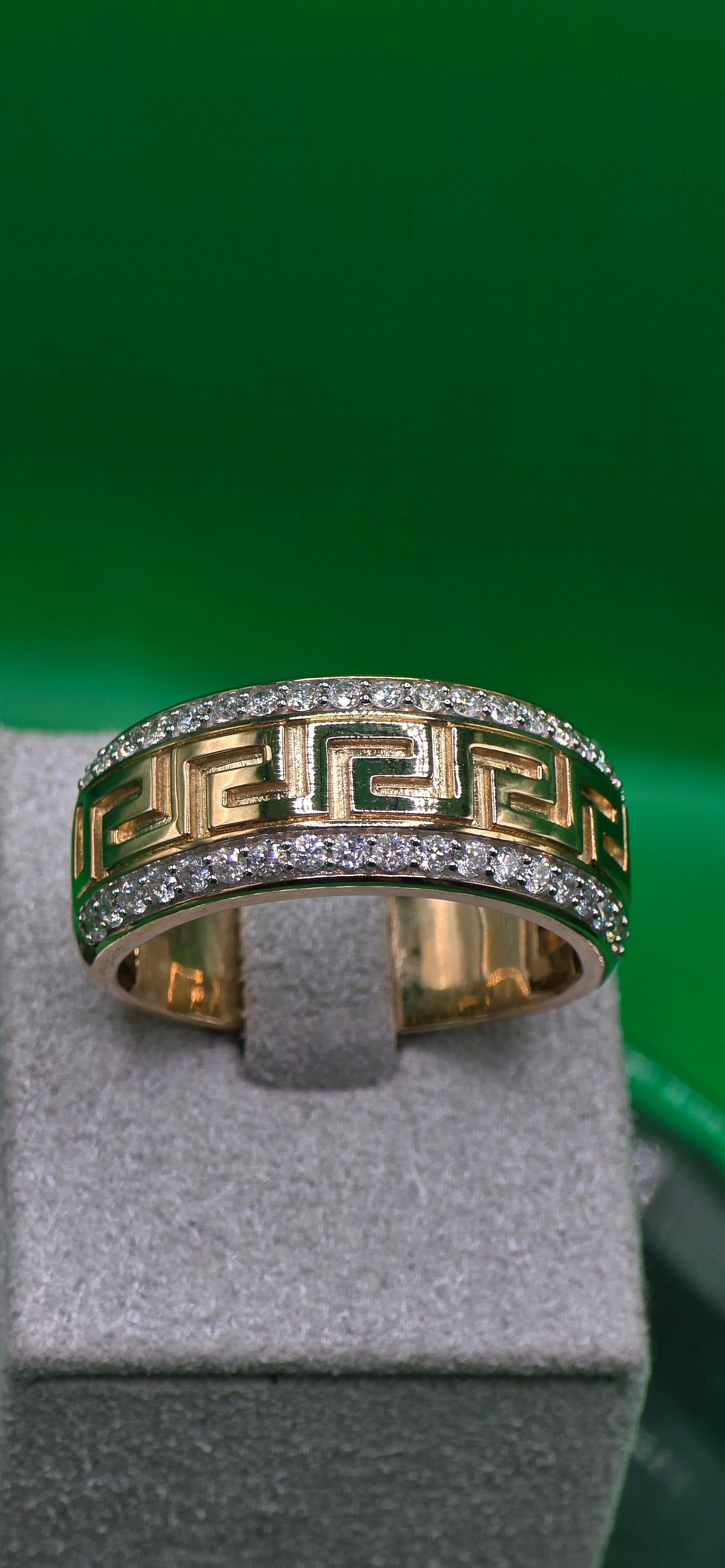 Men's 10K Yellow Gold Natural Diamond Wedding Band | 0.625 CTW