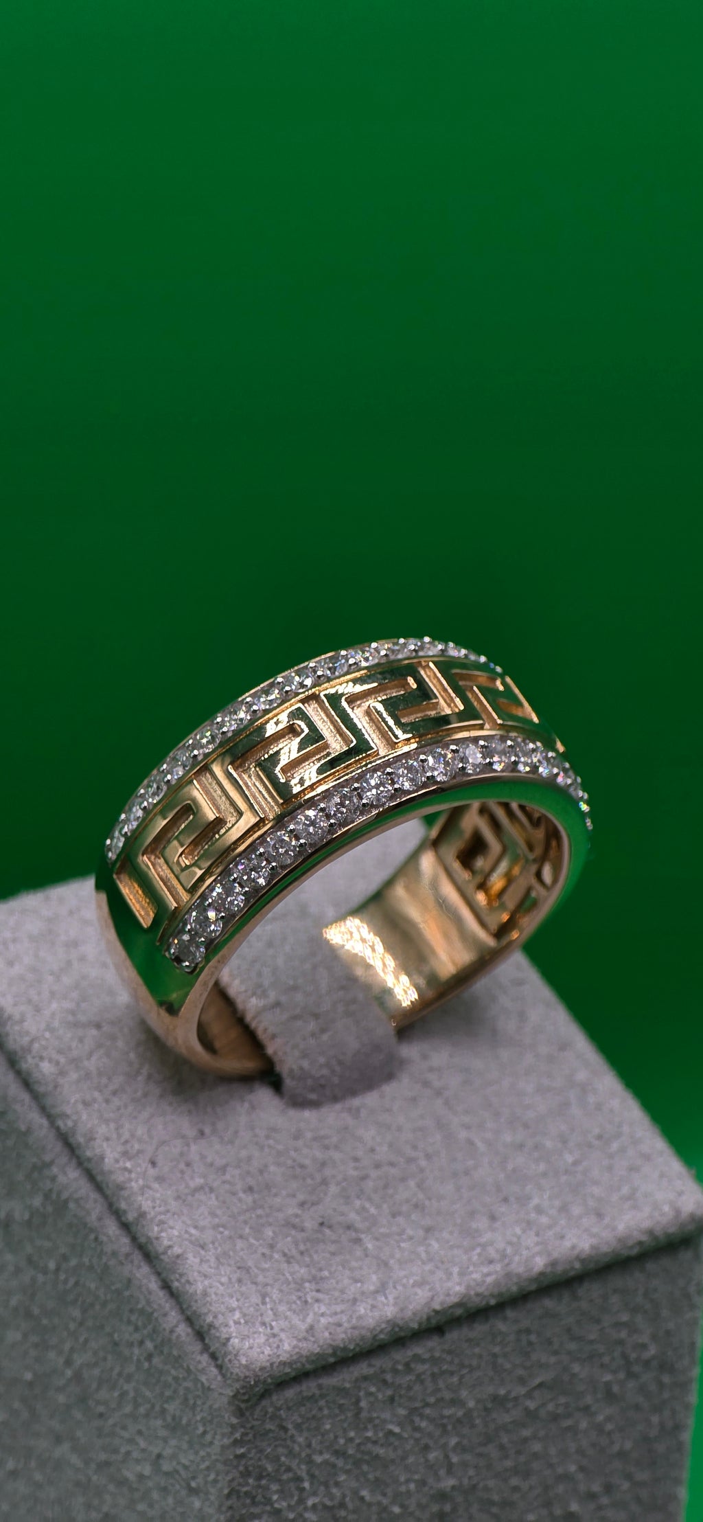 Men's 10K Yellow Gold Natural Diamond Wedding Band | 0.625 CTW